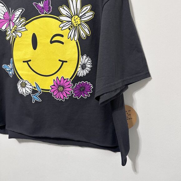 Tree Hugger Tshirt Tee Womens XL Gray Crop Short Sleeve Casual Smiley Face NEW - Picture 2 of 10